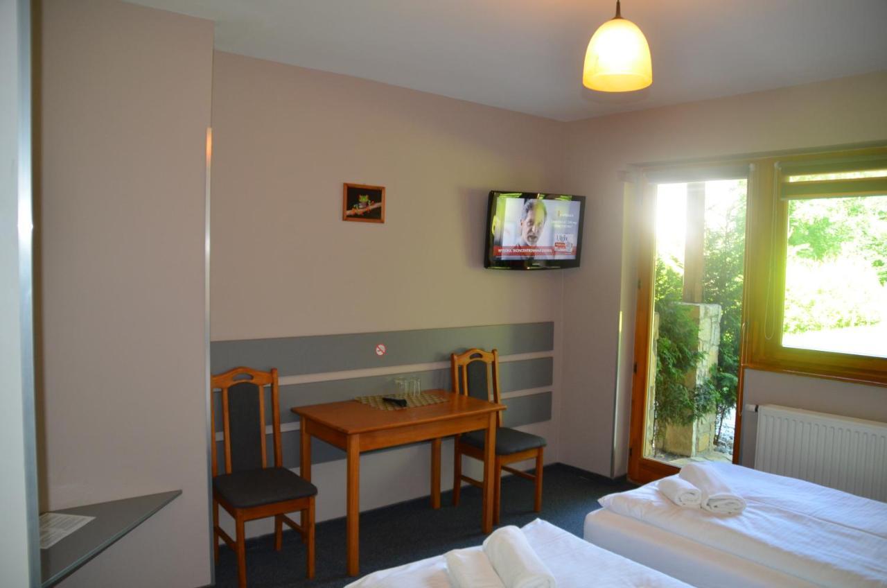 Hotel Tenis Chrząstowice Kültér fotó