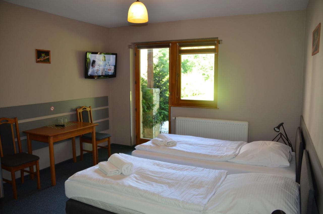 Hotel Tenis Chrząstowice Kültér fotó