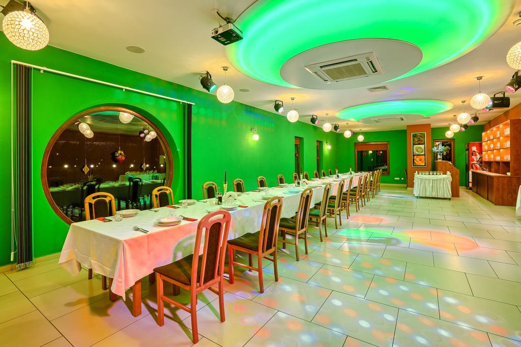 Hotel Tenis Chrząstowice Kültér fotó