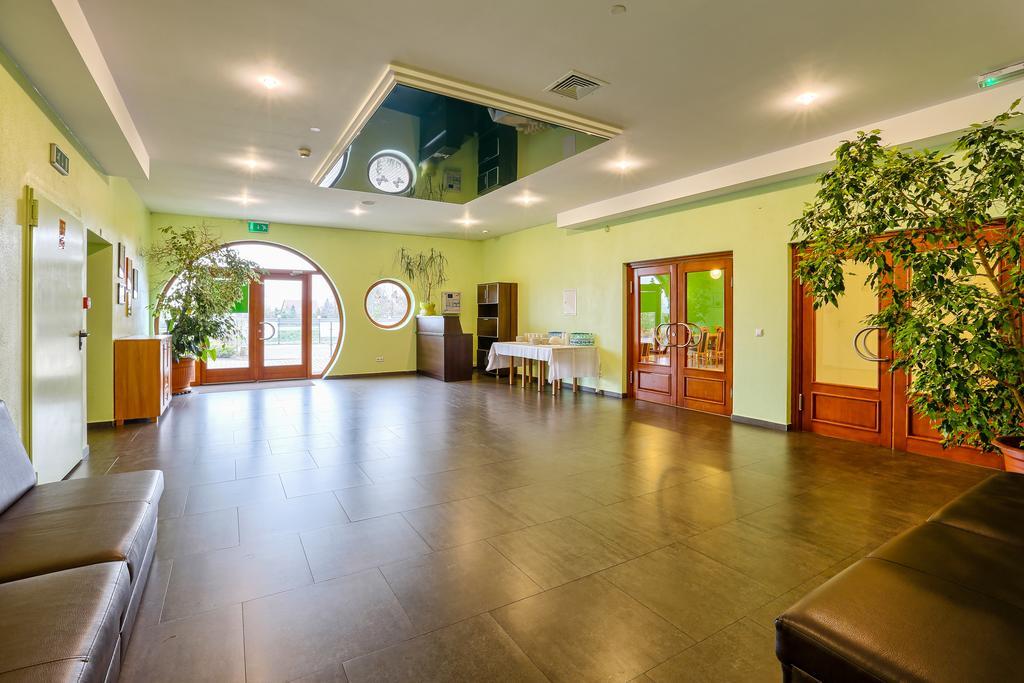 Hotel Tenis Chrząstowice Kültér fotó