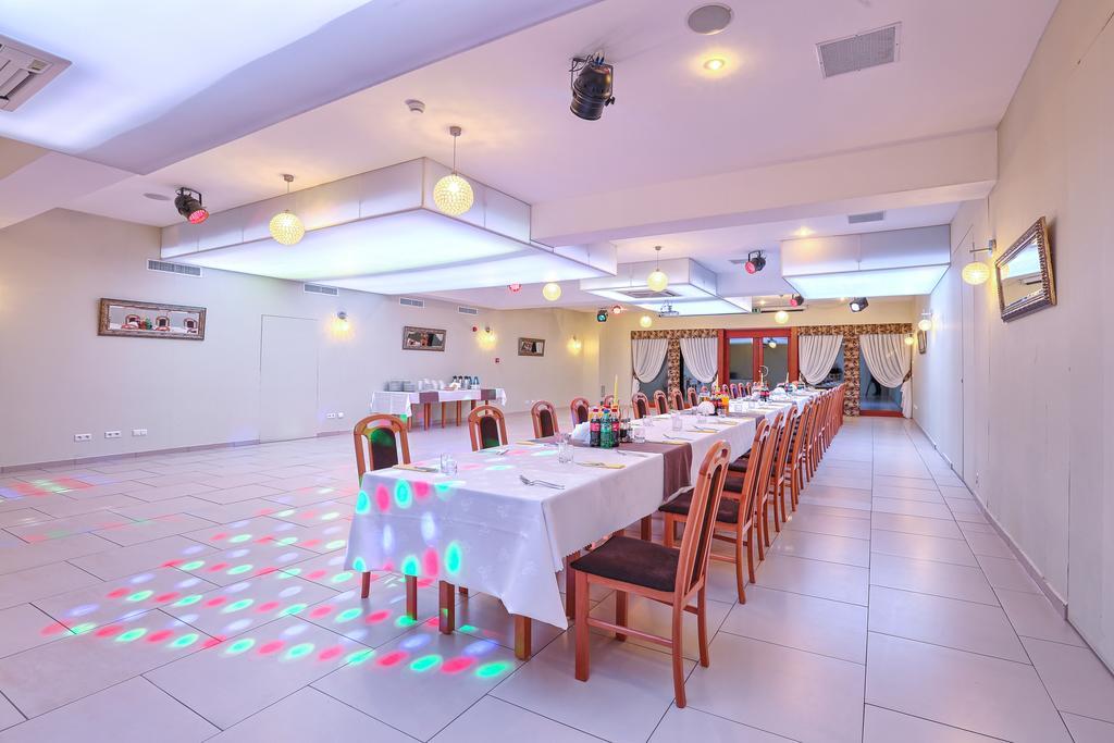 Hotel Tenis Chrząstowice Kültér fotó