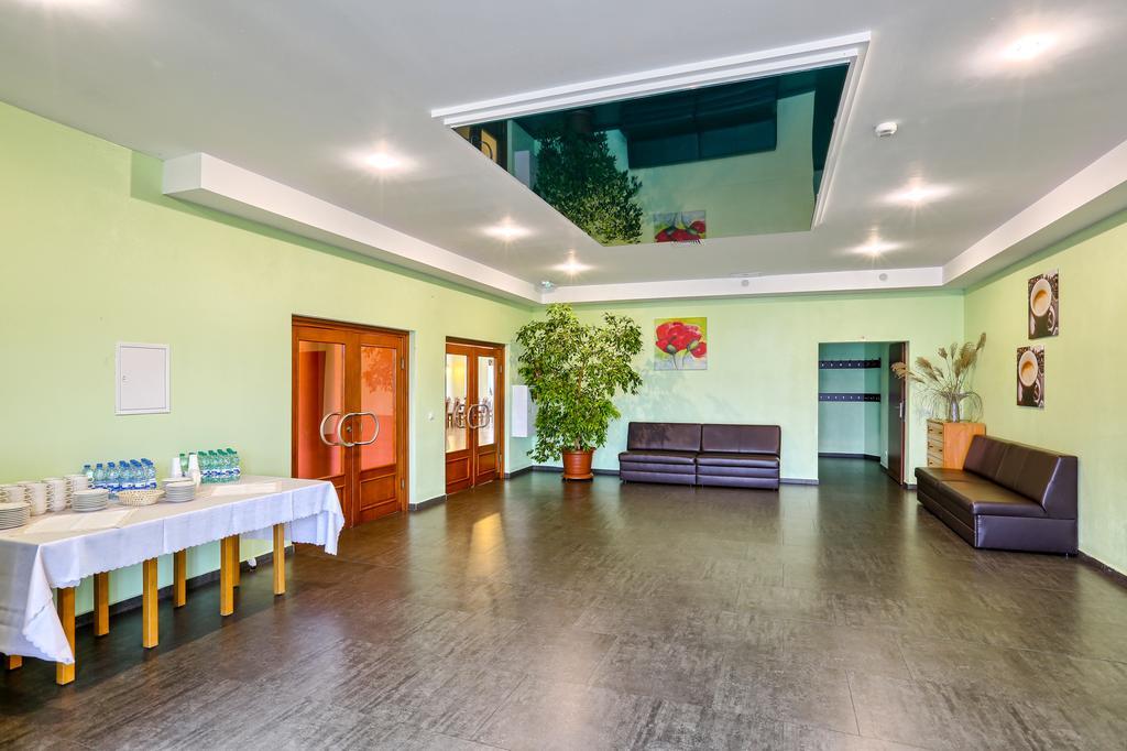 Hotel Tenis Chrząstowice Kültér fotó